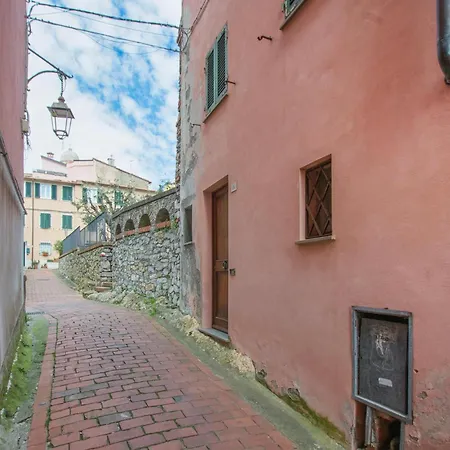 3 Bedroom Beautiful In Casa vacanze Montemarcello